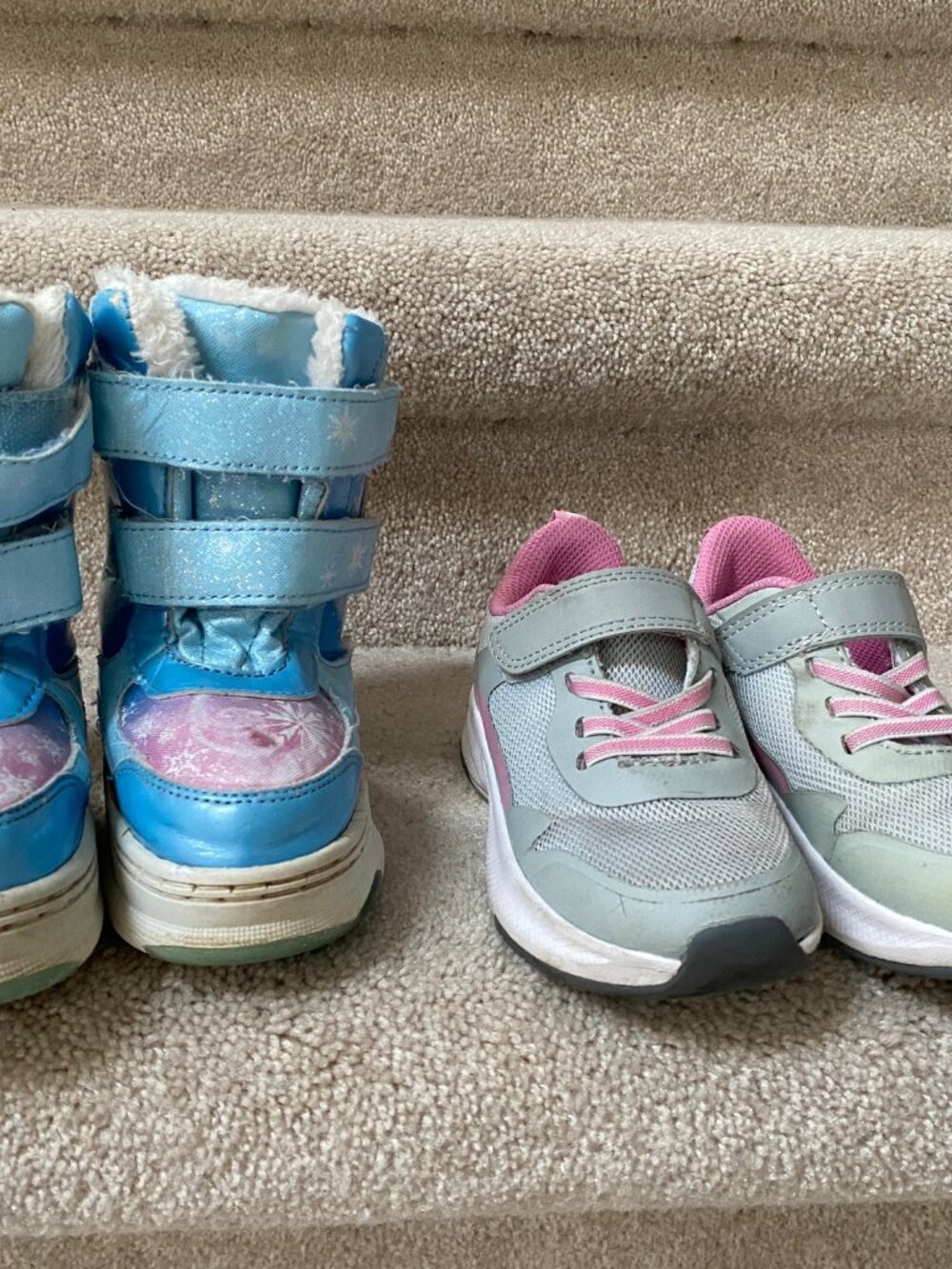 Frozen Boots Size 7/8 Toddler Girls Athletic Sneakers Size 9